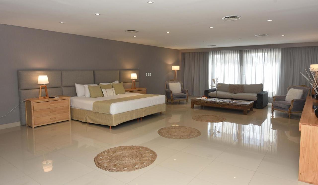 Howard Johnson Resort & Convention Center Ezeiza Ngoại thất bức ảnh