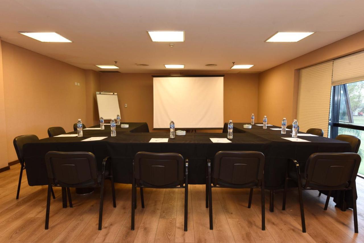 Howard Johnson Resort & Convention Center Ezeiza Ngoại thất bức ảnh