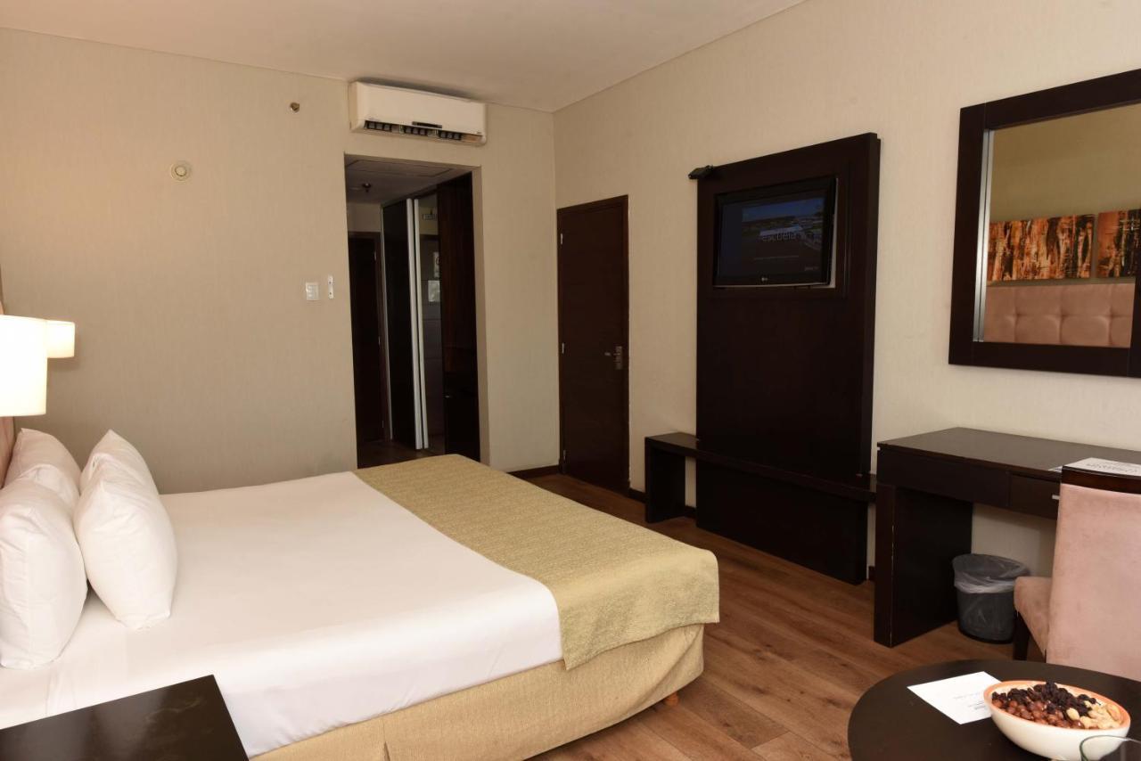 Howard Johnson Resort & Convention Center Ezeiza Ngoại thất bức ảnh