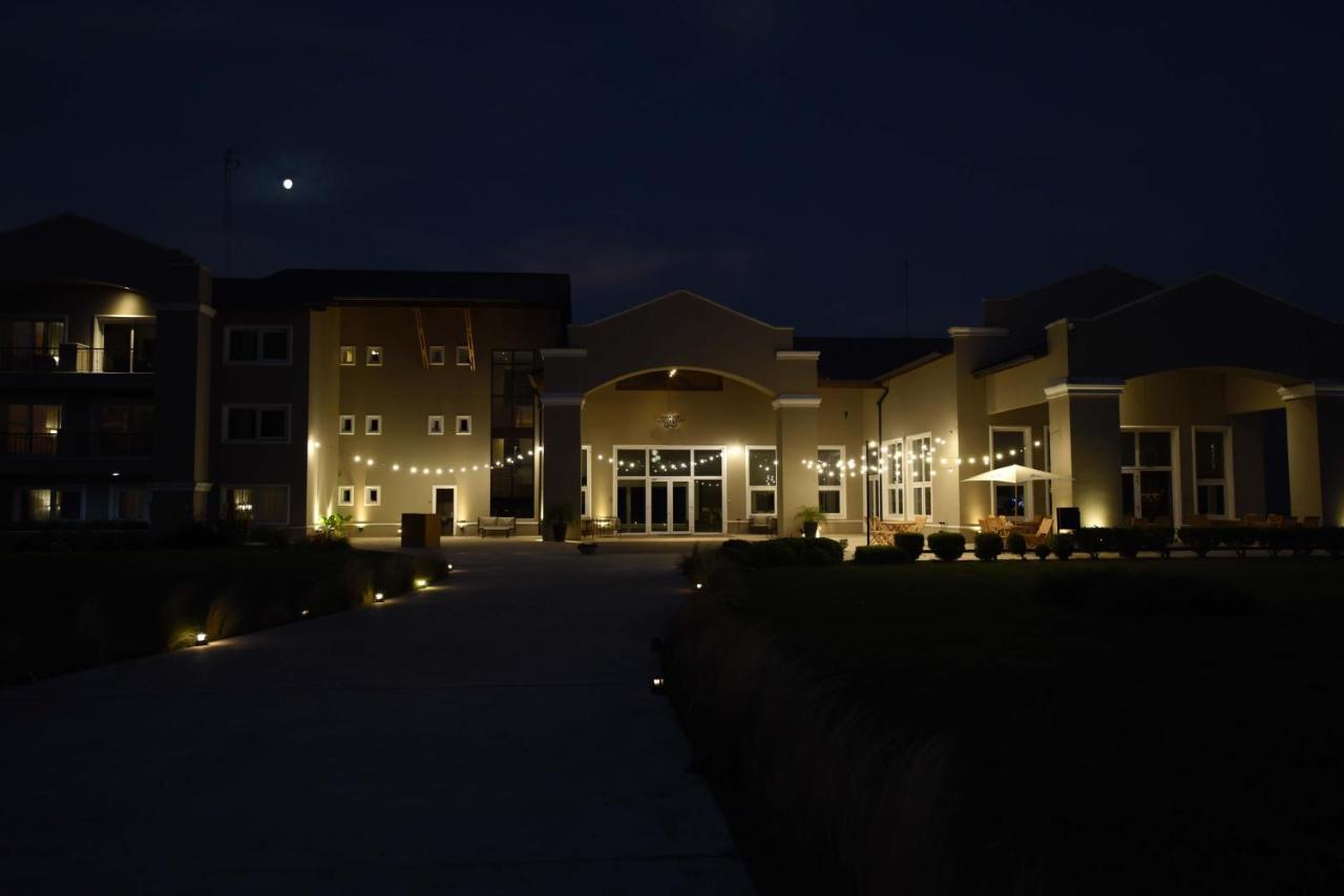 Howard Johnson Resort & Convention Center Ezeiza Ngoại thất bức ảnh