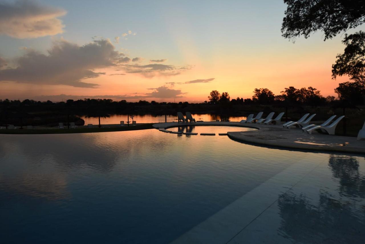 Howard Johnson Resort & Convention Center Ezeiza Ngoại thất bức ảnh
