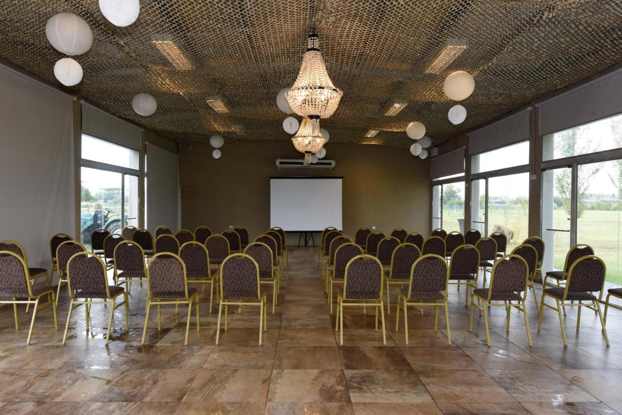 Howard Johnson Resort & Convention Center Ezeiza Ngoại thất bức ảnh
