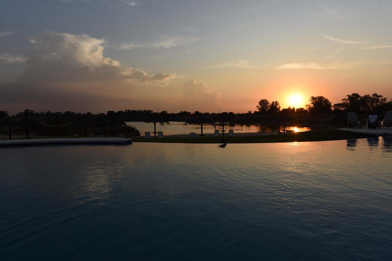Howard Johnson Resort & Convention Center Ezeiza Ngoại thất bức ảnh