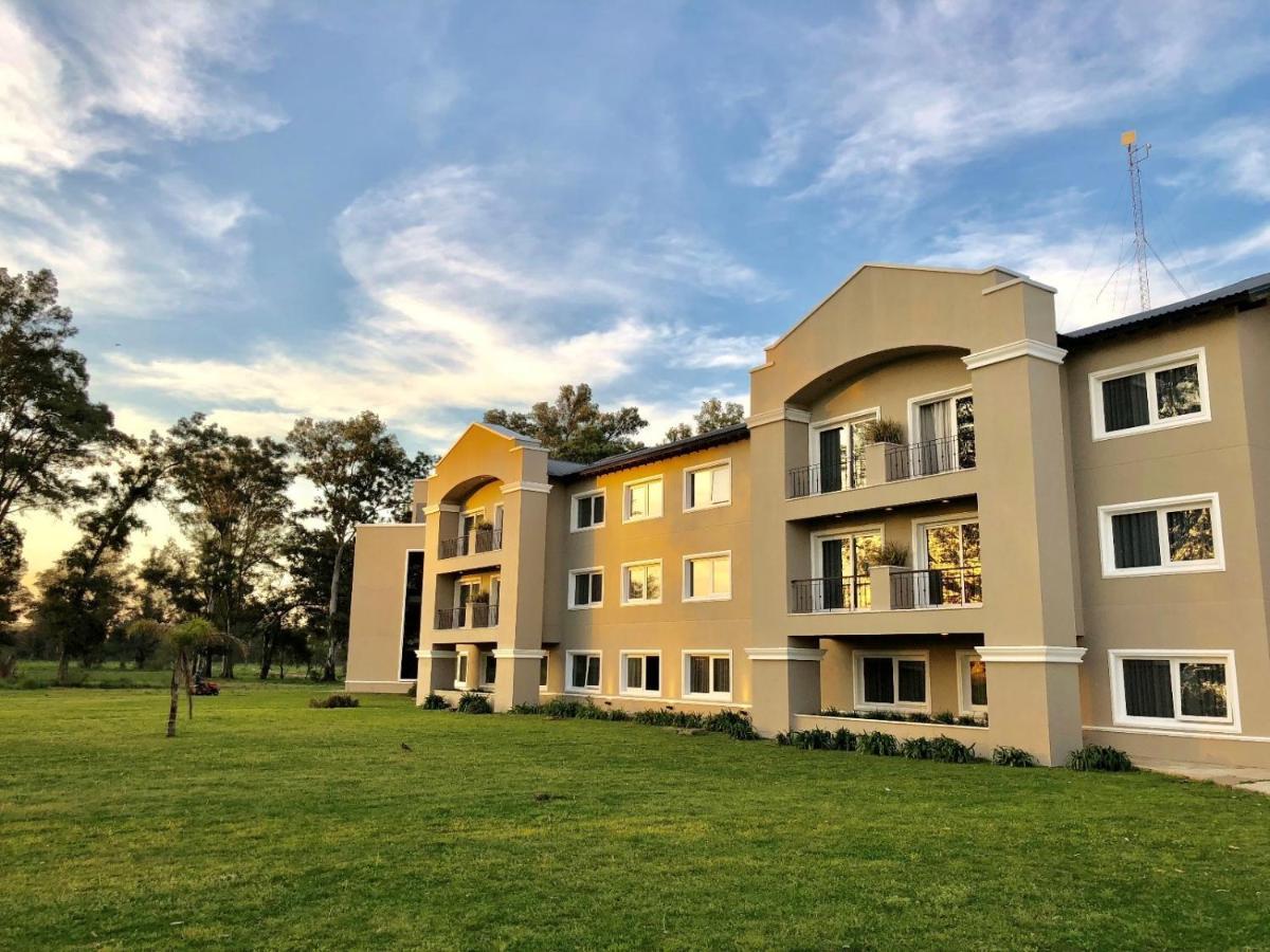 Howard Johnson Resort & Convention Center Ezeiza Ngoại thất bức ảnh